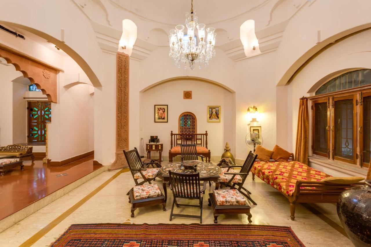 Hostie Chinar Haveli - Heritage Home With Pool, غورغاون المظهر الخارجي الصورة