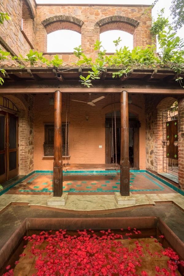 Hostie Chinar Haveli - Heritage Home With Pool, غورغاون المظهر الخارجي الصورة