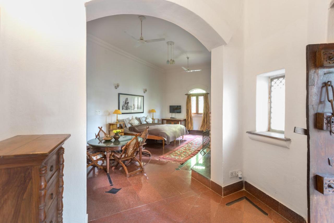 Hostie Chinar Haveli - Heritage Home With Pool, غورغاون المظهر الخارجي الصورة
