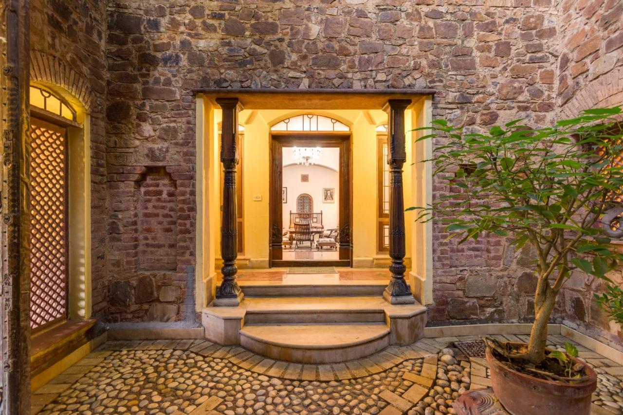 Hostie Chinar Haveli - Heritage Home With Pool, غورغاون المظهر الخارجي الصورة